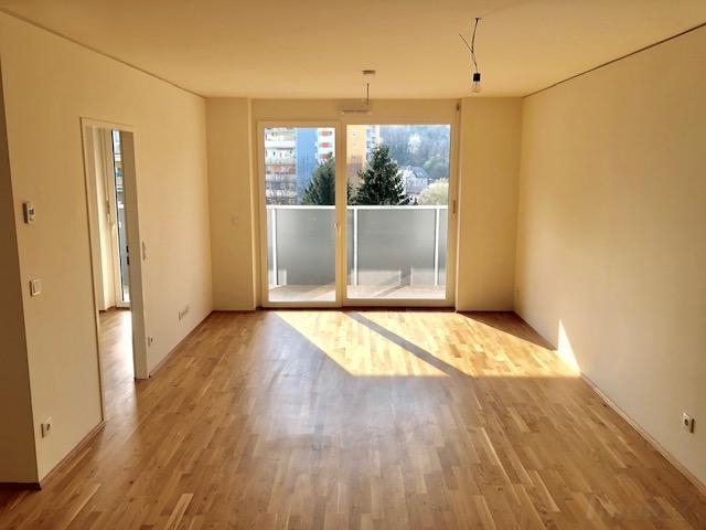 Wohnung zum Mieten: 8052 Graz - Wohnzimmer mit Ausgang auf die West-Terrasse