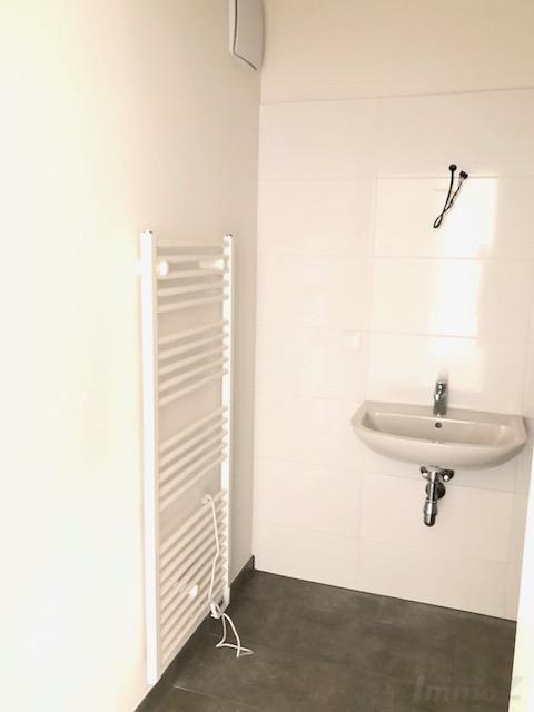 Wohnung zum Mieten: 8052 Graz - Bad mit Handtuchtrockner und...