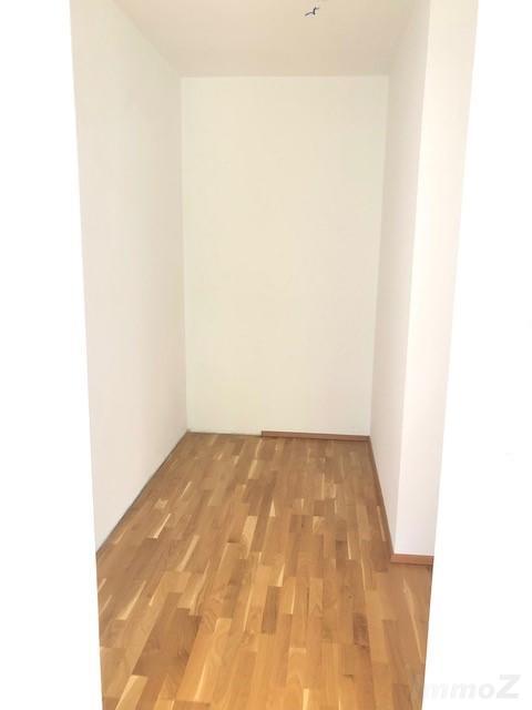 Wohnung zum Mieten: 8052 Graz - Blick vom Schlafzimmer in Schrankraum