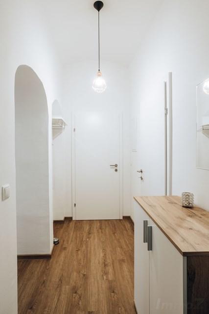 Wohnung zum Kaufen: 8020 Graz - Vorraum mit Garderobe