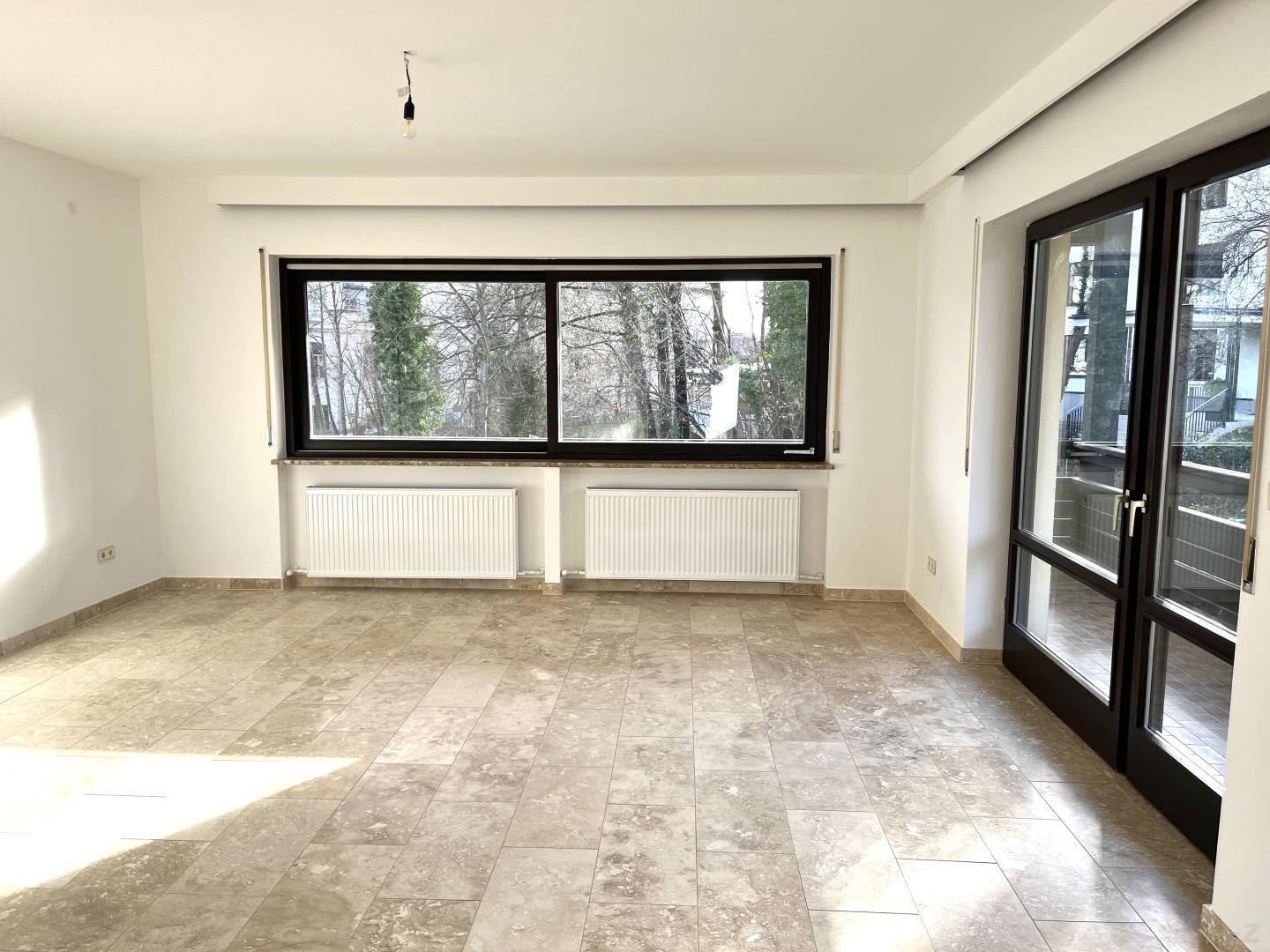 Wohnung zum Mieten: 8043 Graz - geräumiges Wohnzimmer mit Ausgang auf den Balkon