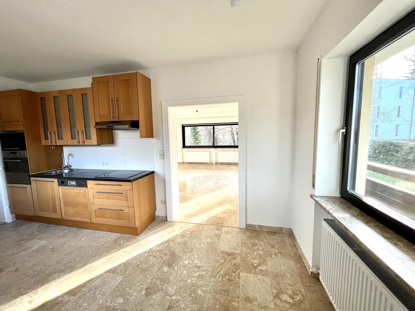 Wohnung zum Mieten: 8043 Graz - Küche mit Verbindung zum Wohnzimmer
