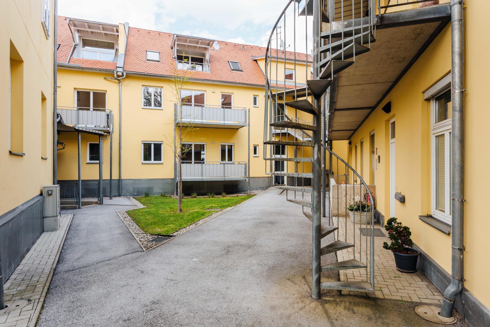 Wohnung zum Mieten: 8043 Graz - Außenaufnahme - Innenhof